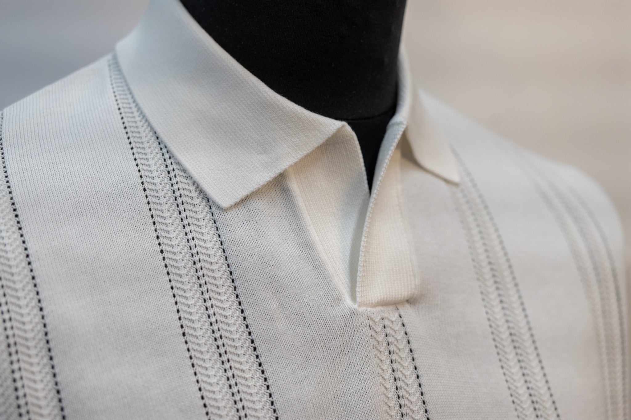 Polo in maglia con lavorazione verticale