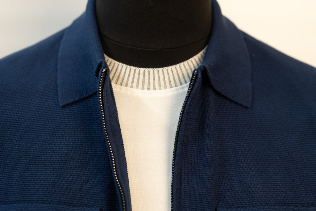 T-shirt con collo lavorato